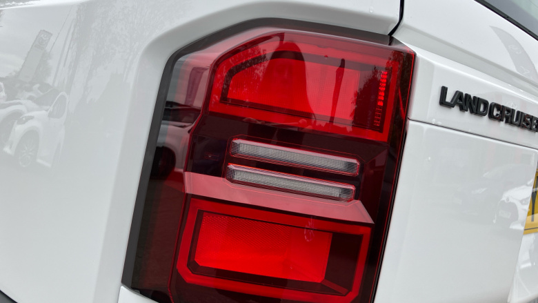 Toyota Land Cruiser Diesel 2.8D 205 Commercial Auto